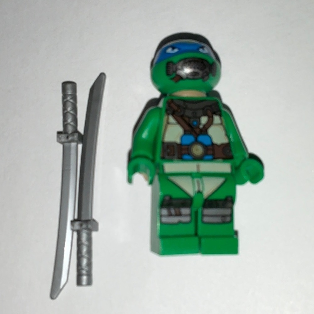 LEGO Scuba Gear Leonardo Teenage Mutant Ninja Turtles w/ Swords Minifigure c06